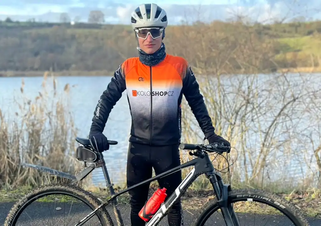Matěj testuje přibu Uvex a tretry Fizik na novém kole Superior