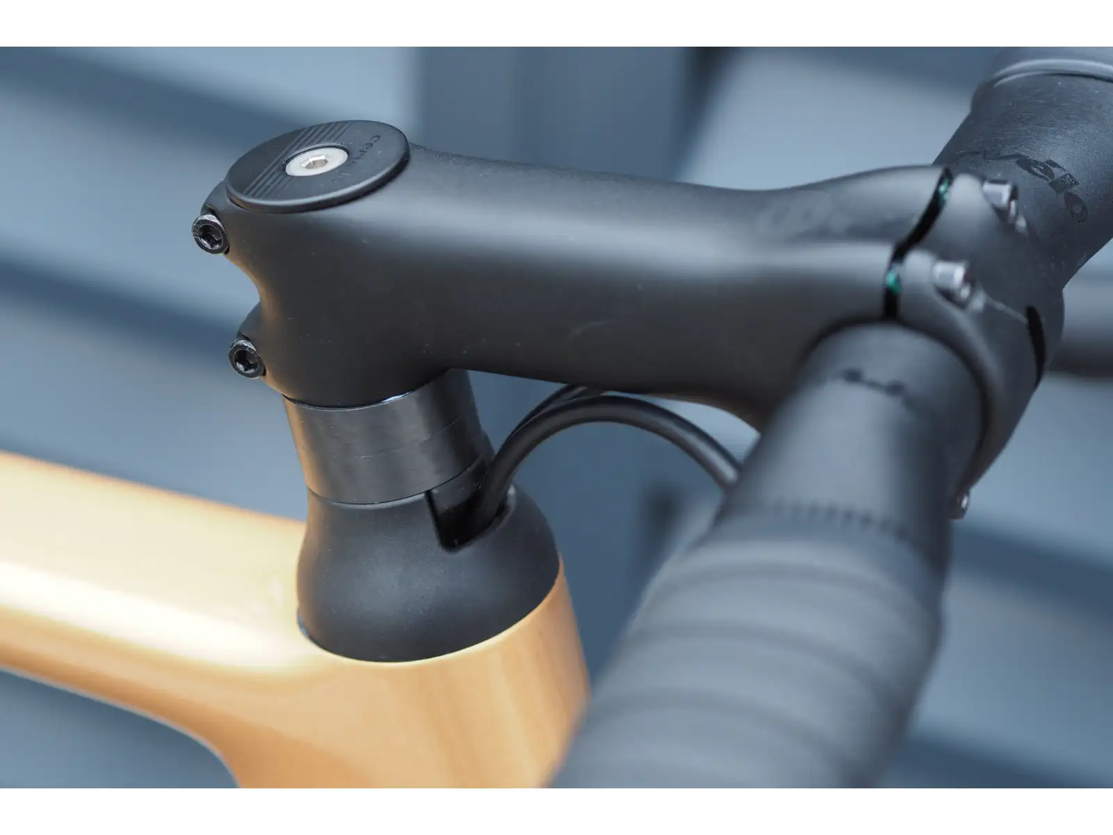 Cervélo Soloist Force eTap AXS silniční kolo gold dust