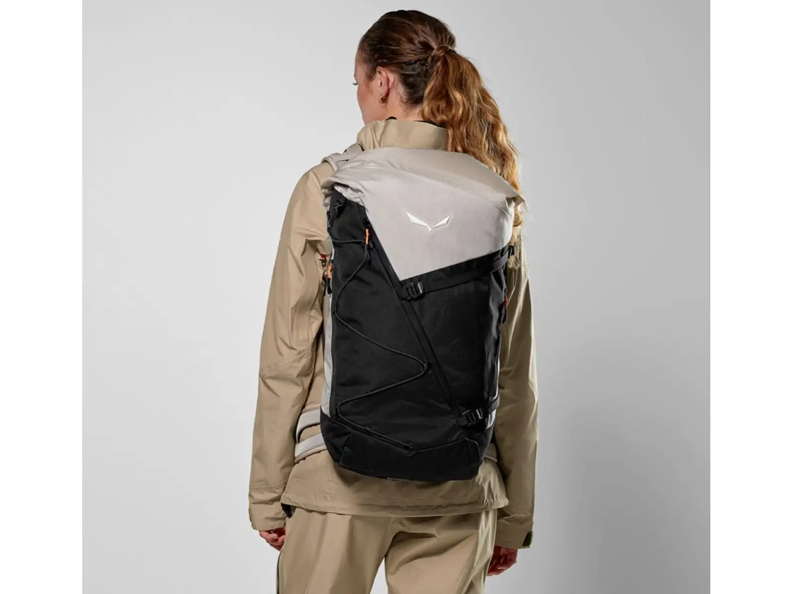 Salewa Puez dámský batoh 32 l + 5 l Black Out/Oatmeal