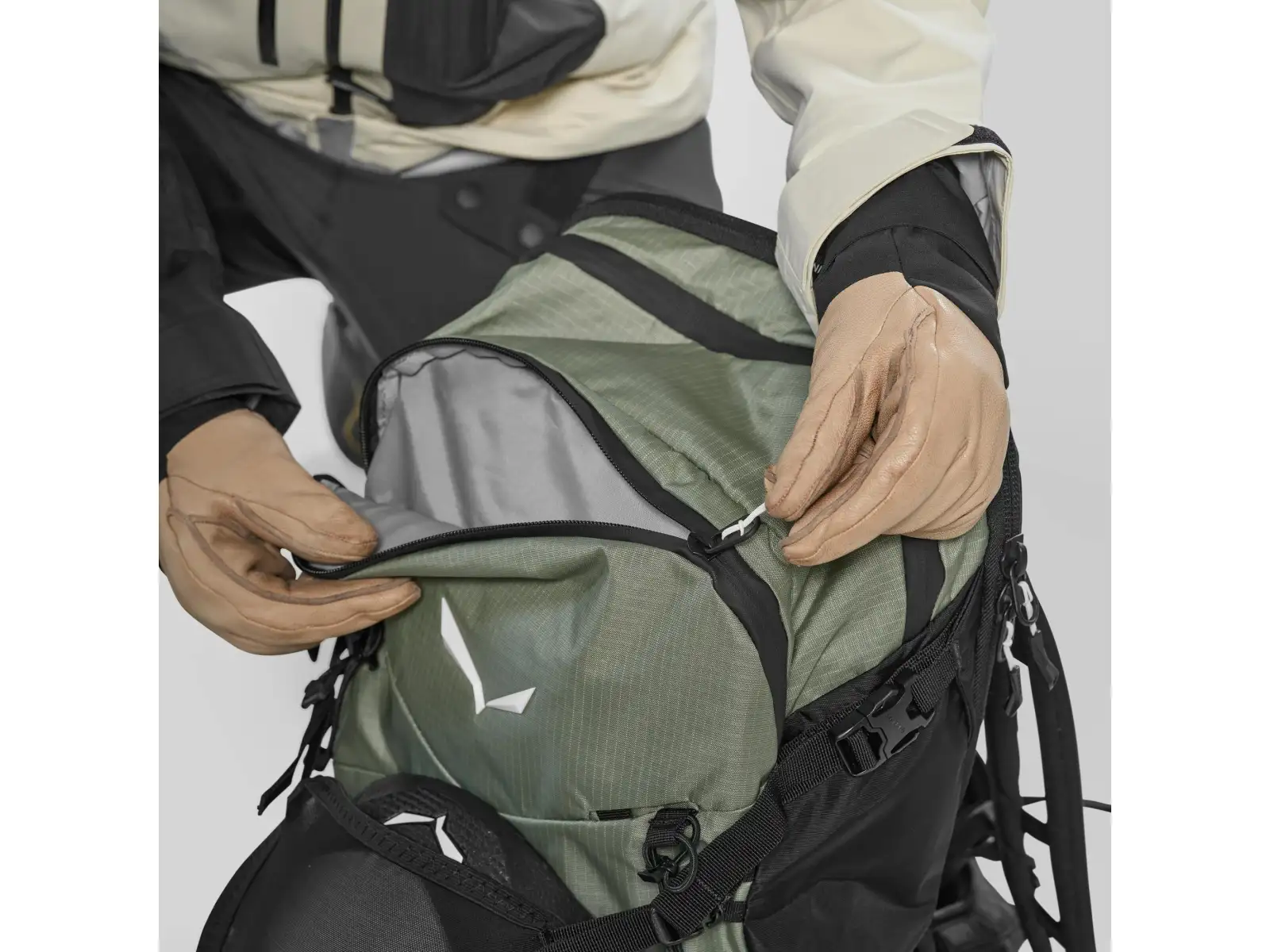 Salewa Sella Tour 30L dámský batoh Shadow/Black Out