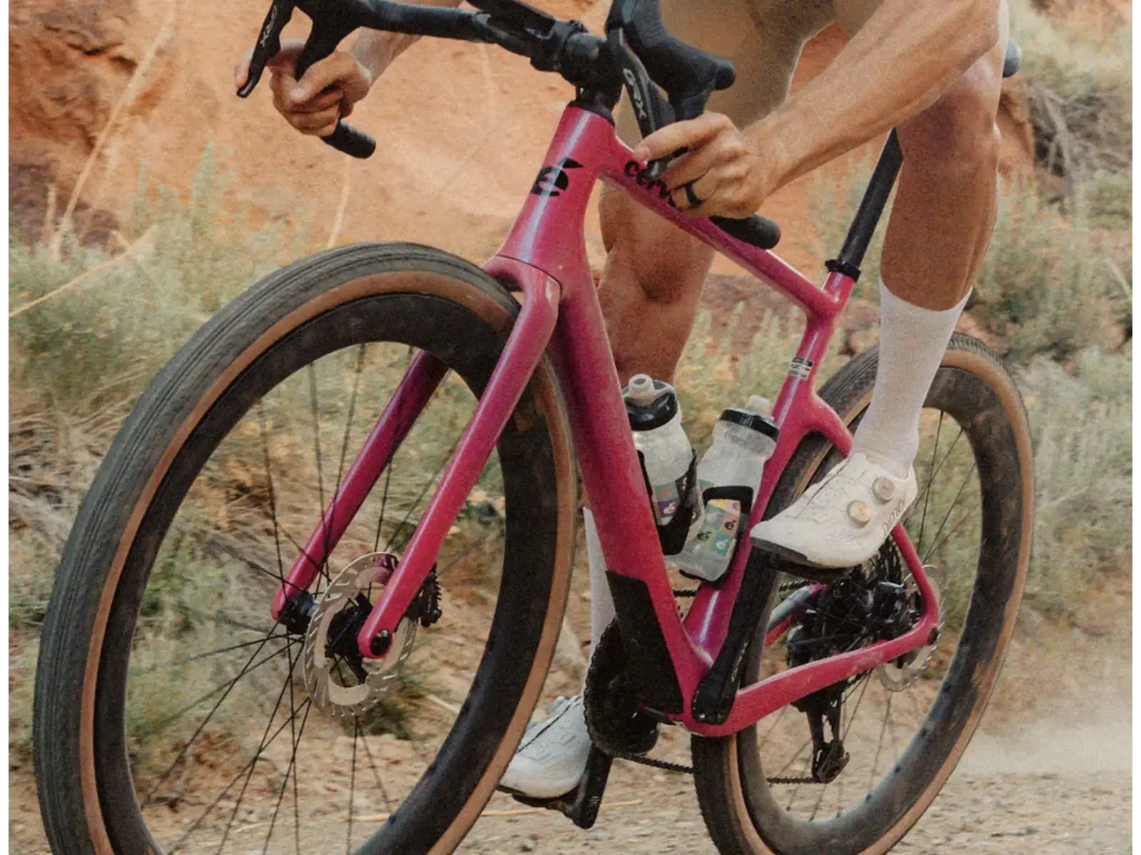 Cervélo Aspero SRAM Force AXS 1 gravel kolo Dusty Unicorn
