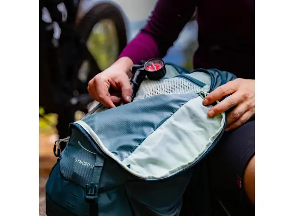 Osprey Syncro 12 batoh Cascade Blue