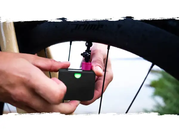 Muc-Off Airmach Electric Mini Inflator elektrická mini pumpa