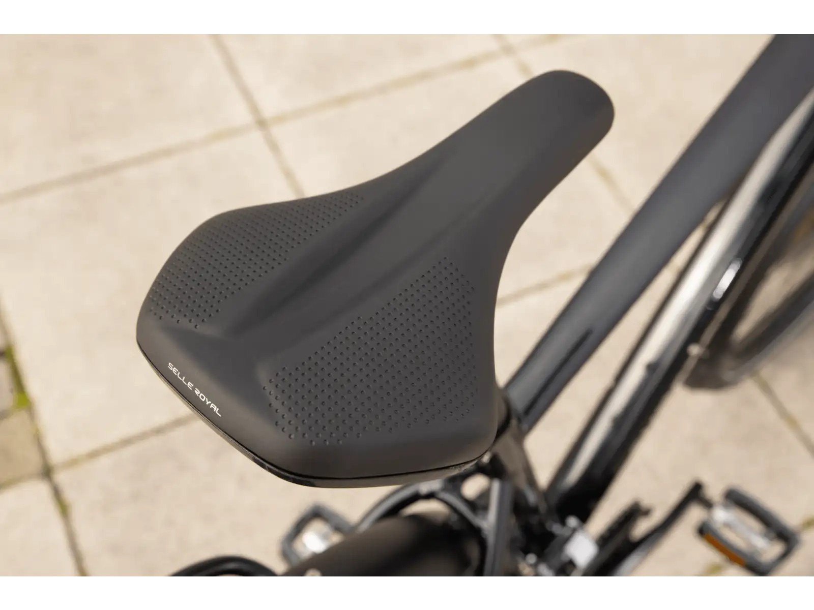 Superior Blox 6.7 T městské kolo Gloss Metallic Black