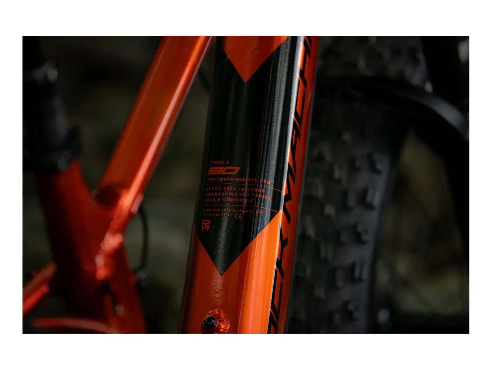 Rock Machine VYÖRY e90-26 fatbike elektrokolo Metallic Orange/Black VZOREK