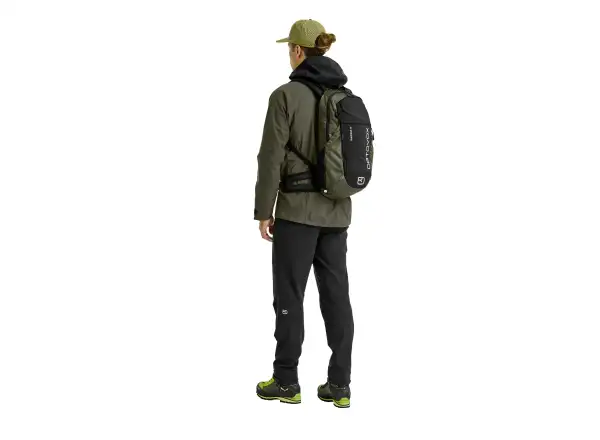 Ortovox Traverse 20 horolezecký batoh 20 l Black Raven