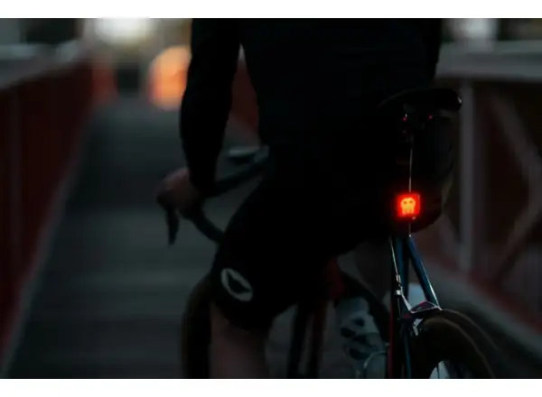 Knog Blinder zadní blikačka Black