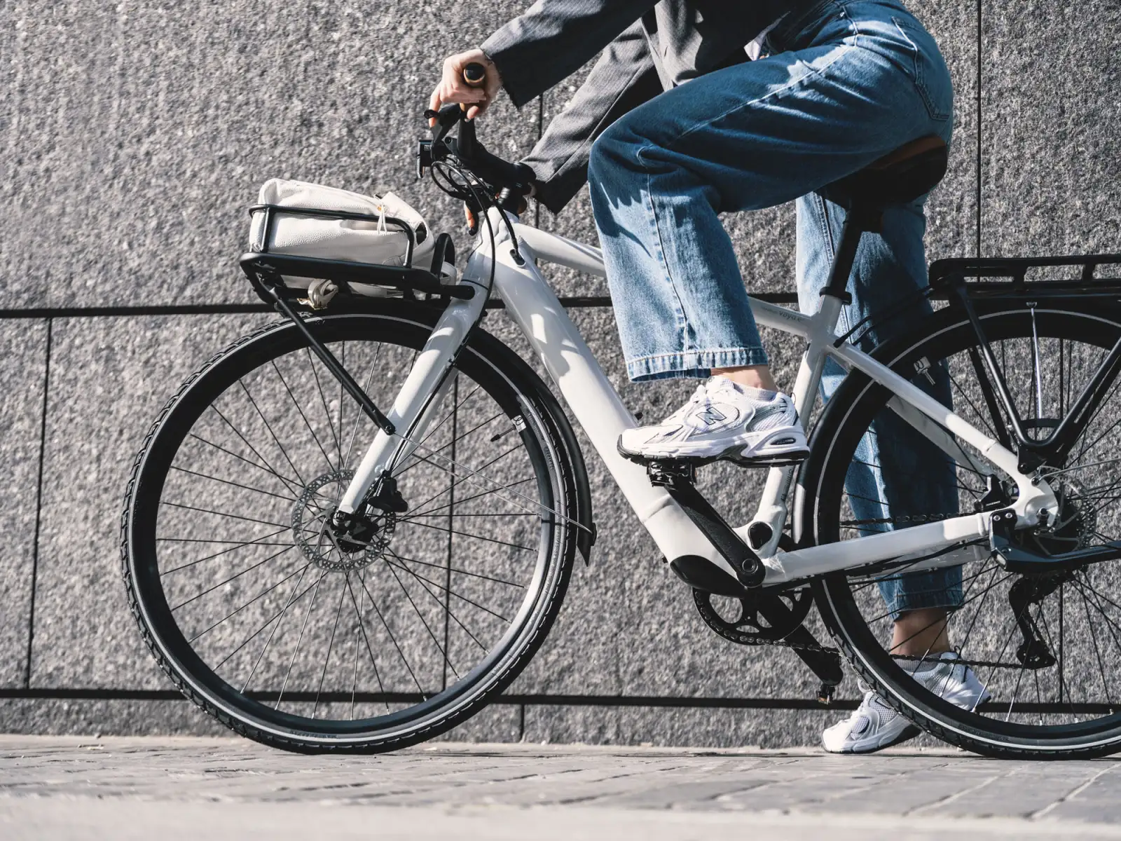 Momentum Voya E+3 městské elektrokolo Lunar