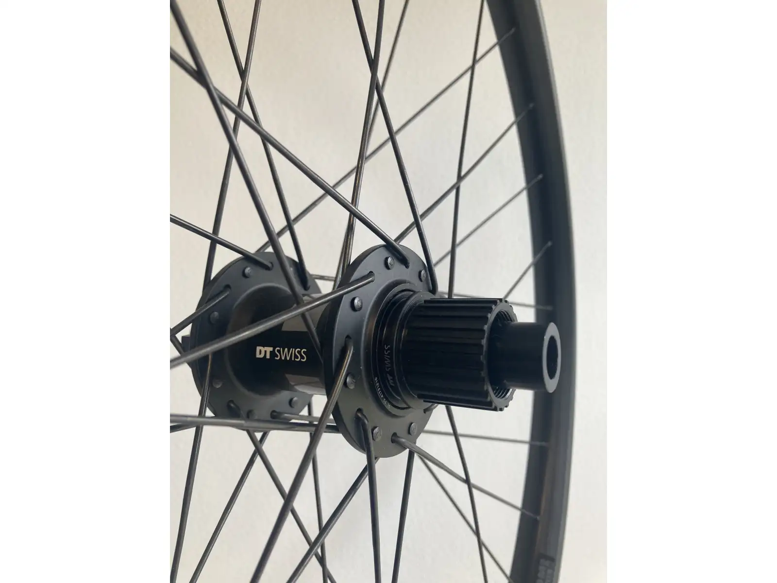 WTB Kom Trail i30/DT Swiss 370 Hybrid Boost zadní vypletené kolo, Microspline - Z KOLA