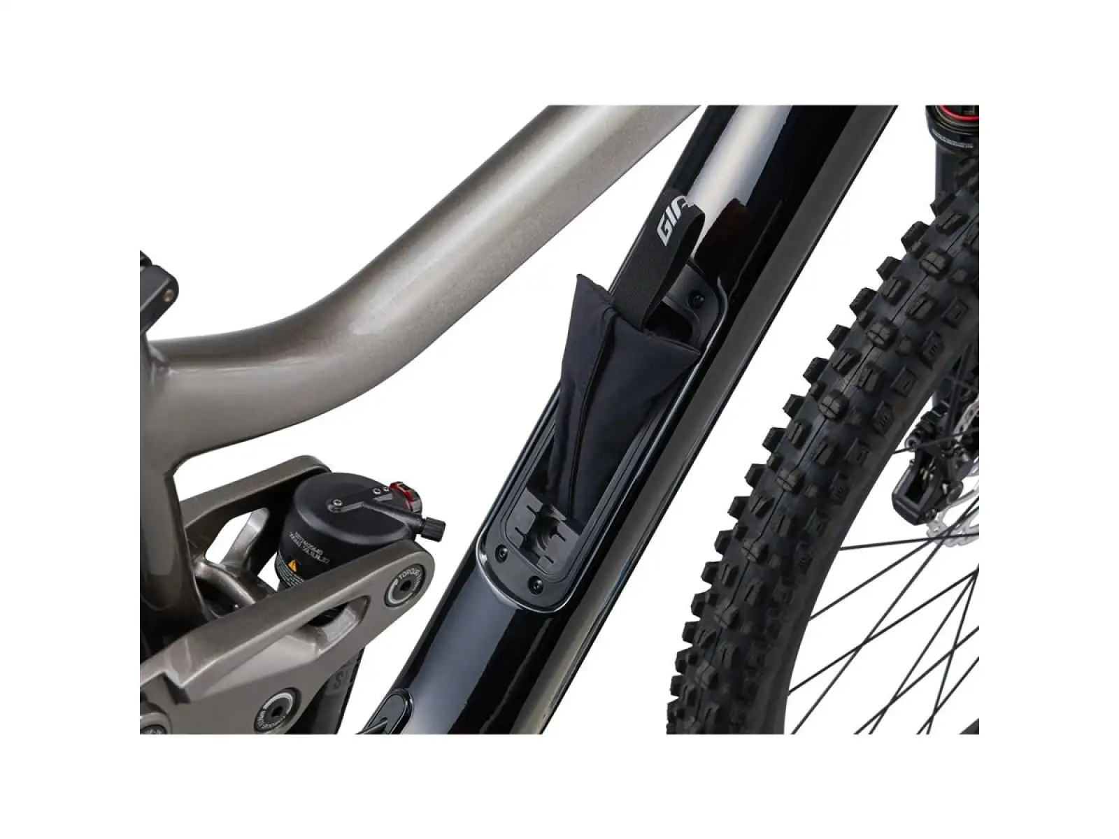 Giant Reign 2 horské kolo black/metal