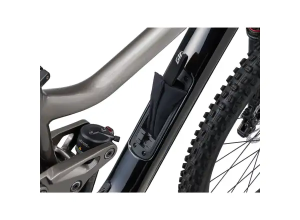 Giant Reign 2 horské kolo black/metal