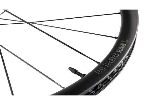 FFWD RAW CS 33 silniční vypletená kola Matt Black