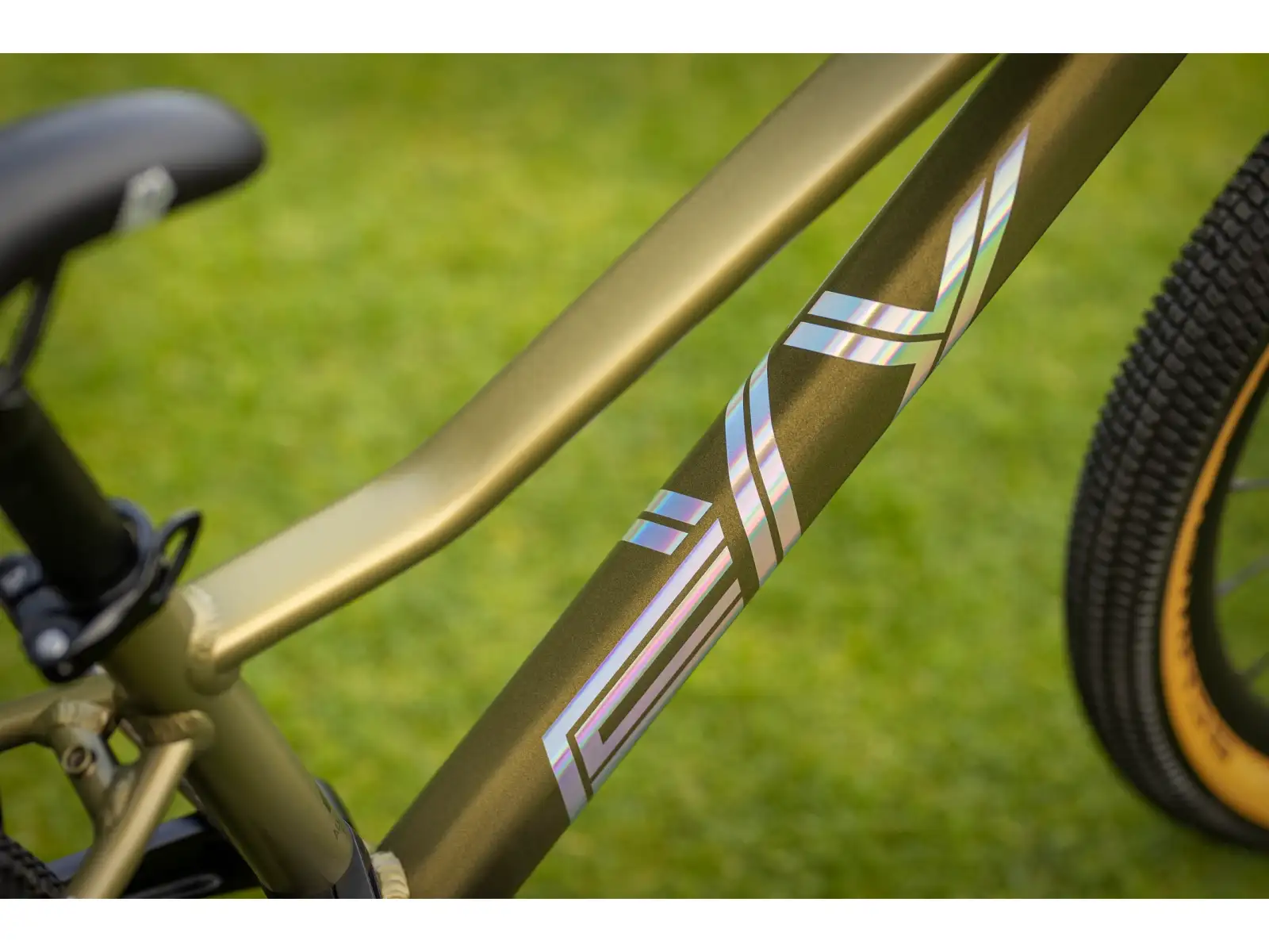 Superior F.L.Y. 20 DB Matte Olive Metallic/Hologram Chrome dětské kolo