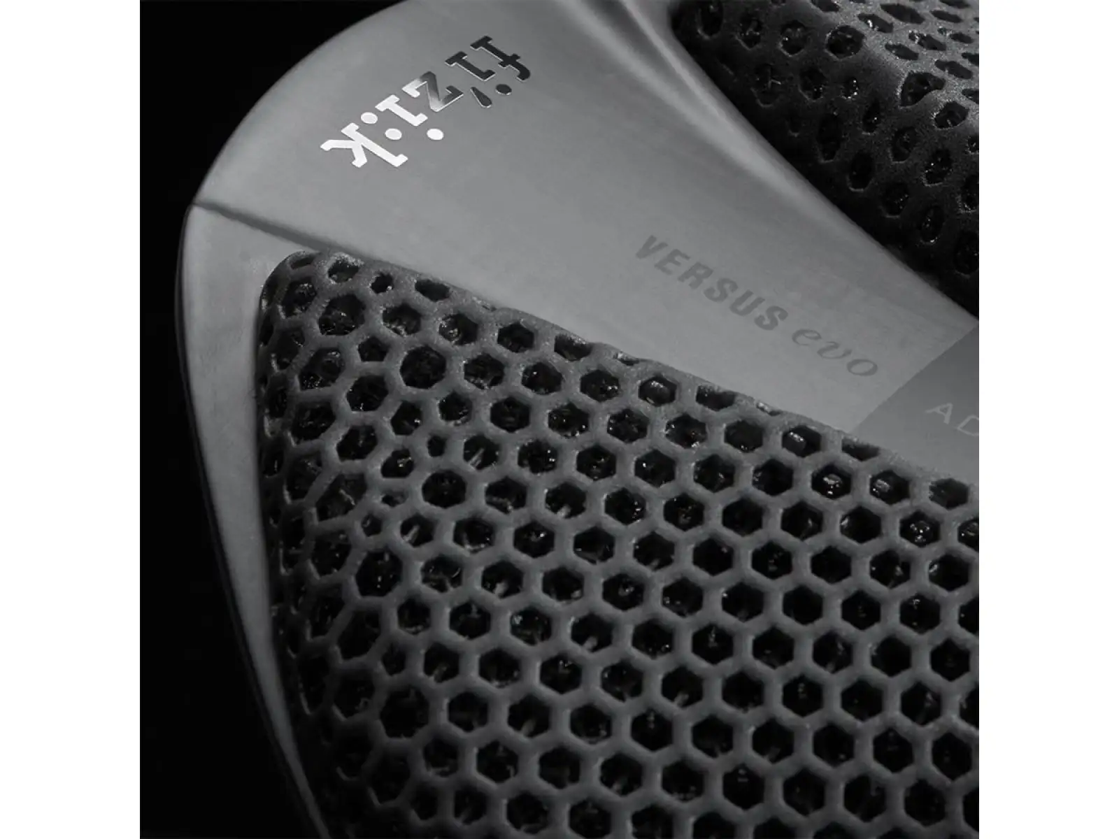 Fizik Antares Versus Evo 00 Adaptive 139 mm sedlo černé
