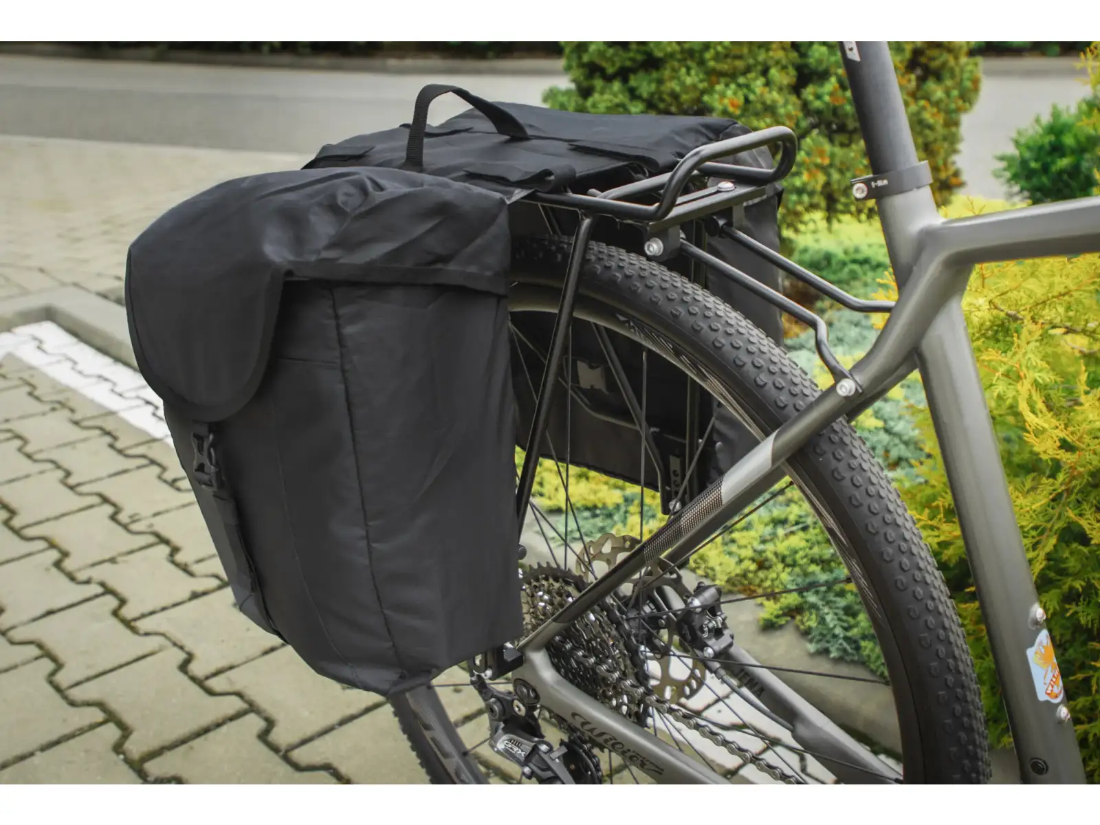 Force Haul dvojbrašna na zadní nosič 2x8 l černá
