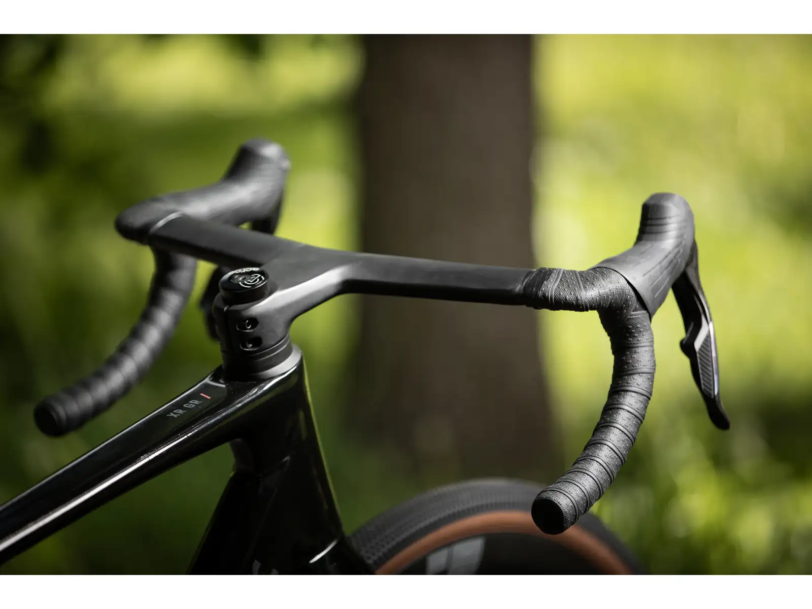 Superior XR 9.8 GR gravel kolo Matte Carbon/Gloss Black
