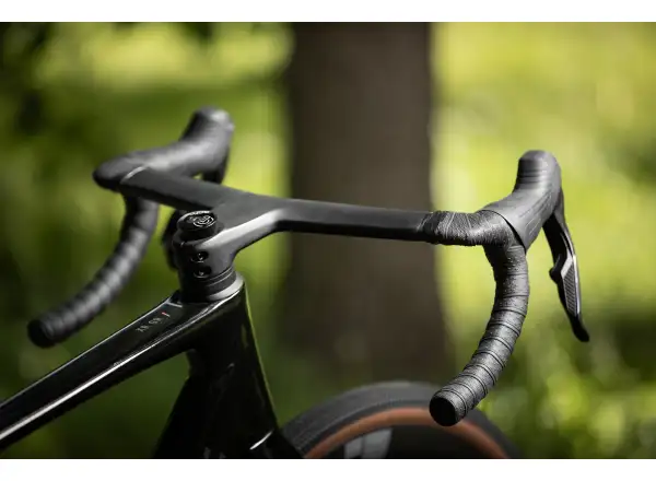 Superior XR 9.8 GR gravel kolo Matte Carbon/Gloss Black