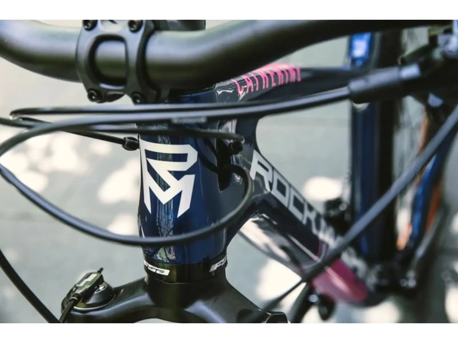 Rock Machine Catherine CRB 20-29 gloss dark blue/pink/silver horské kolo