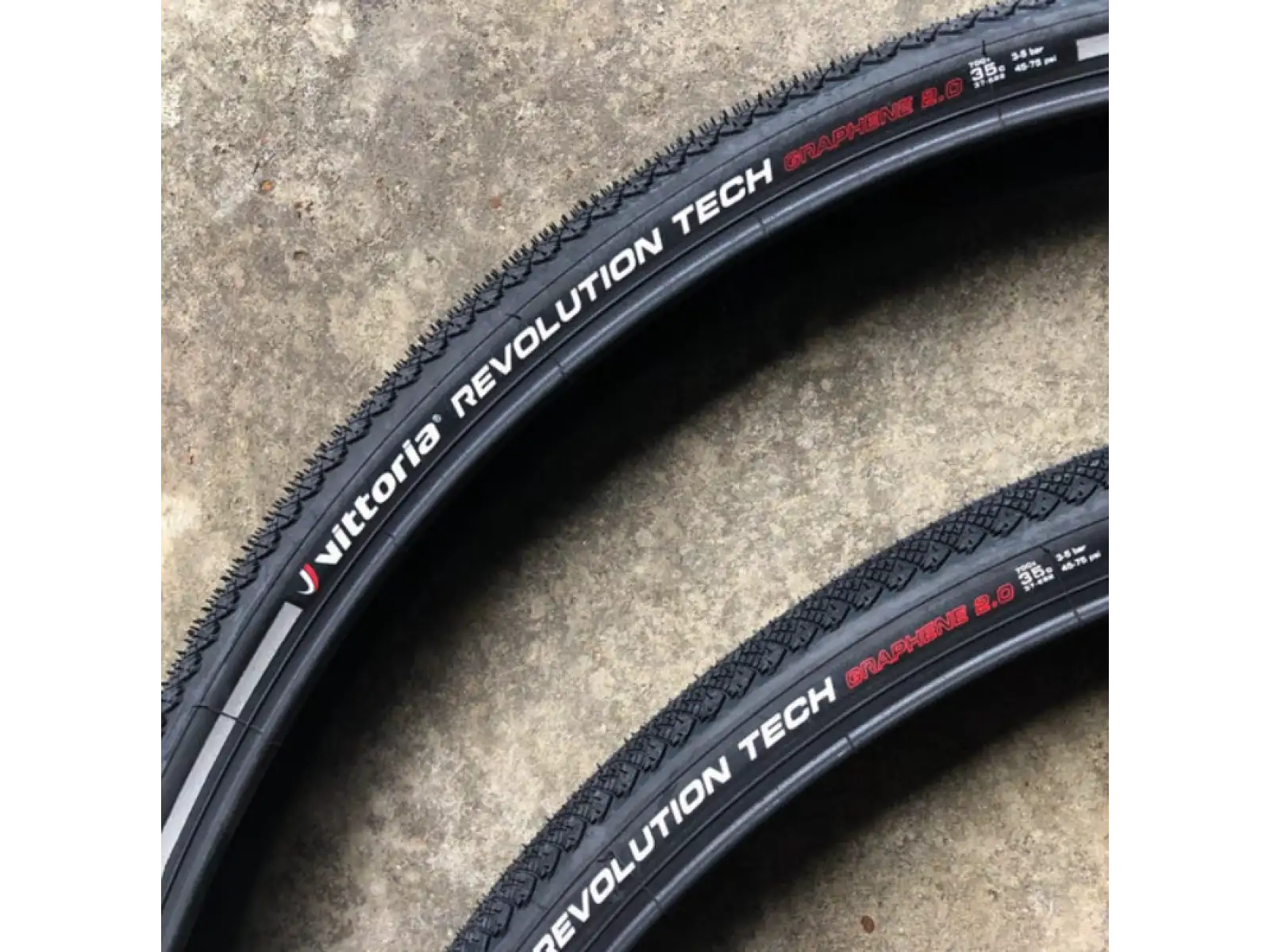 Vittoria Revolution Tech Reflective G2.0 28" trekingový/city plášť drát