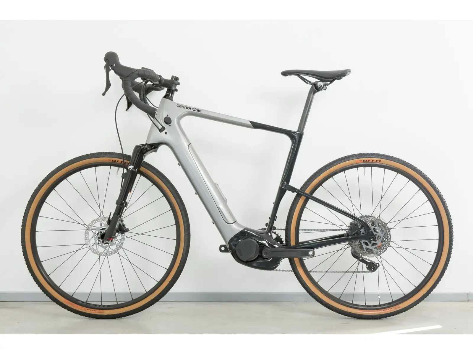 Cannondale Topstone NEO Carbon Lefty 3 GRY gravel elektrokolo vel. L PROVĚŘENO