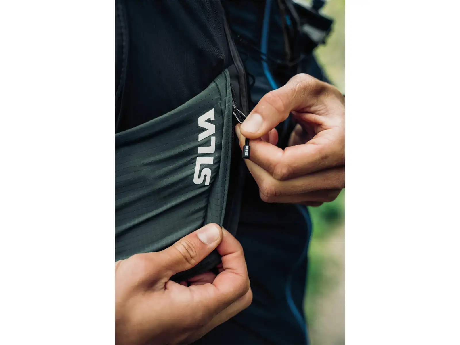 Silva Strive Fly běžecká vesta Green