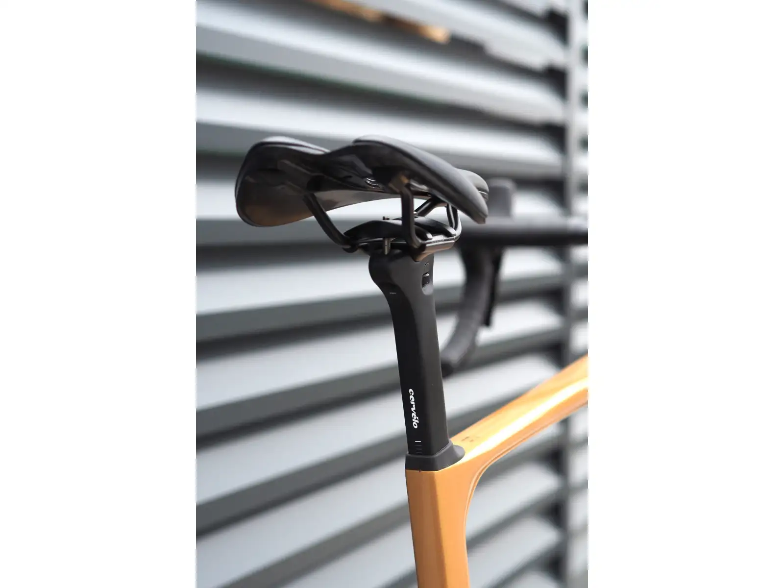 Cervélo Soloist Force eTap AXS silniční kolo gold dust