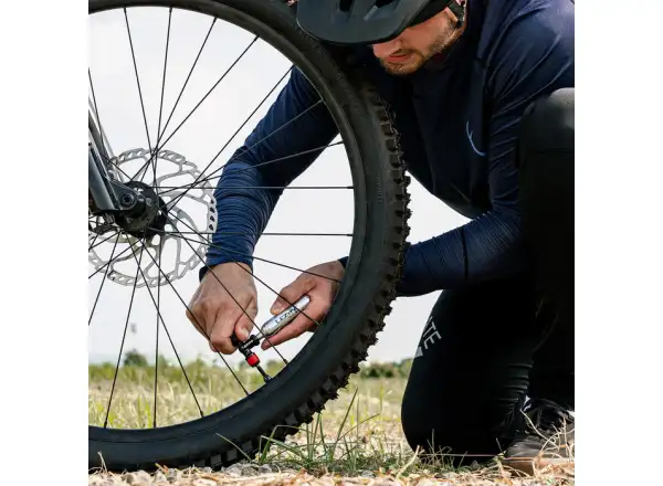 Lezyne CLIK Drive CO2 pumpa + 20g bombička