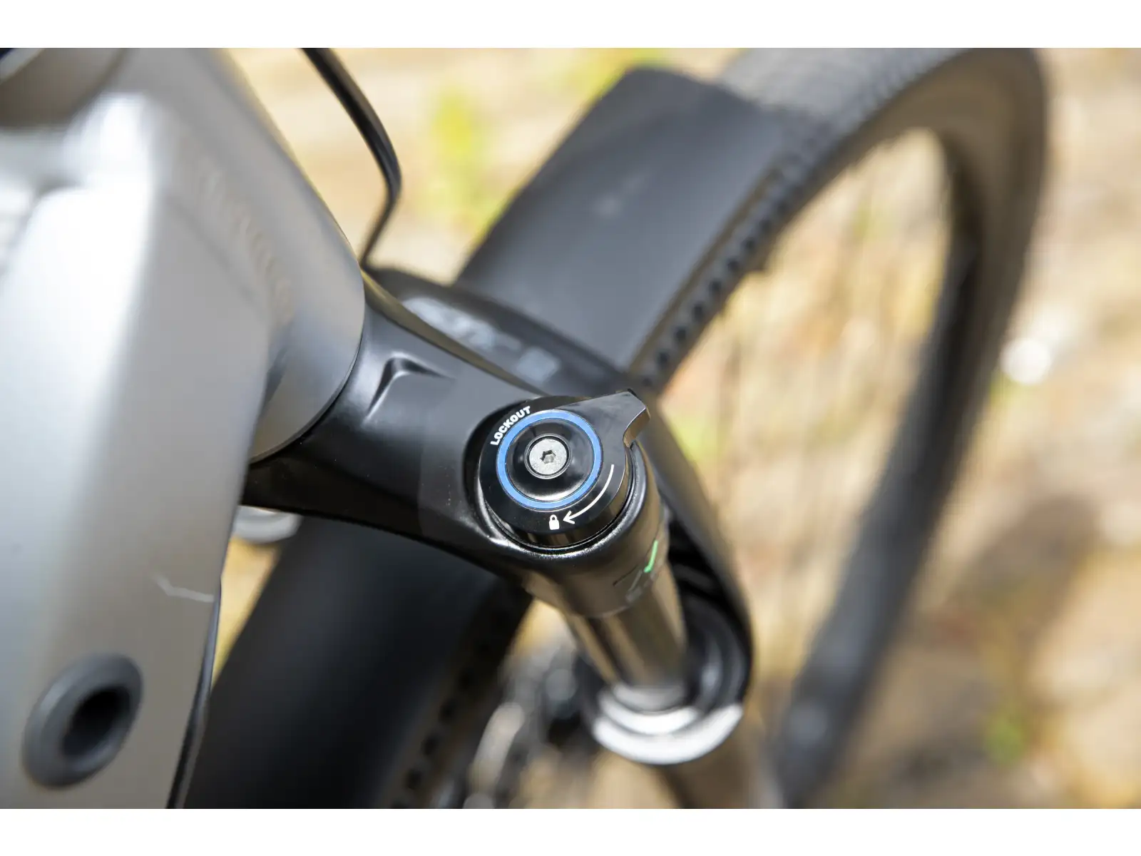 Superior eBLOX 6.5 mestské elektrokolo Matte Dark Chrome/Black
