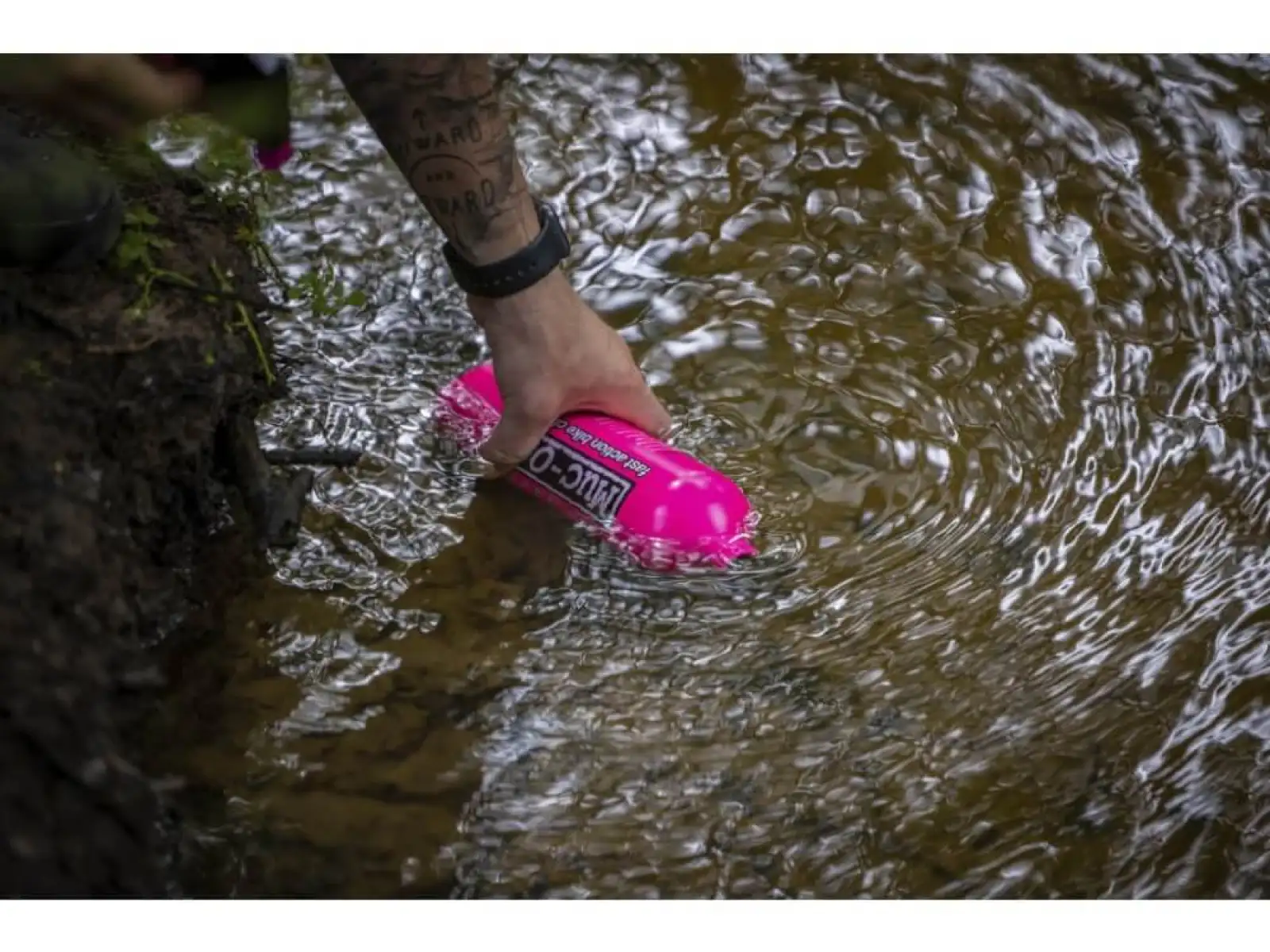 Muc Off Bottle for Life + Punk Powder sada láhve a prášku na čištění kol