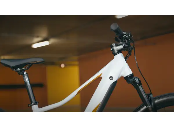 Superior eXP 8089 B Gloss Chrome/Matte Black horské elektrokolo