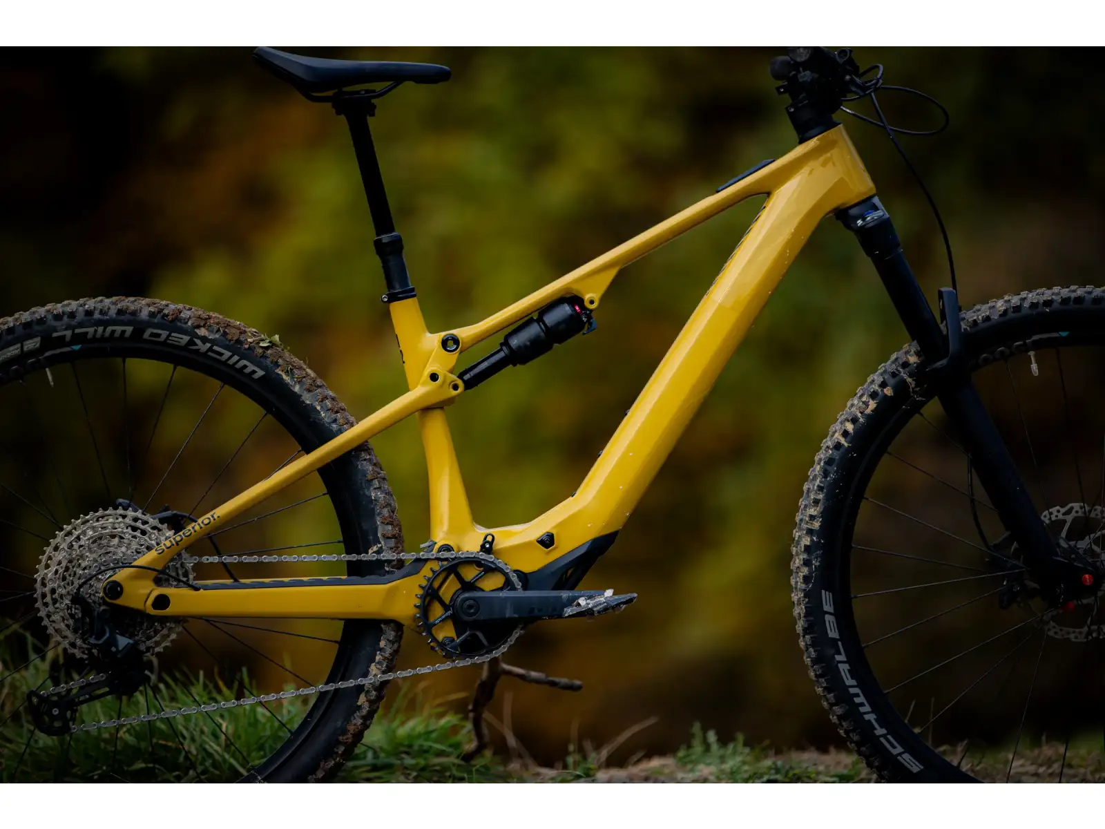 Superior iXF 9.2 celoodpružené elektrokolo Matte Mustard