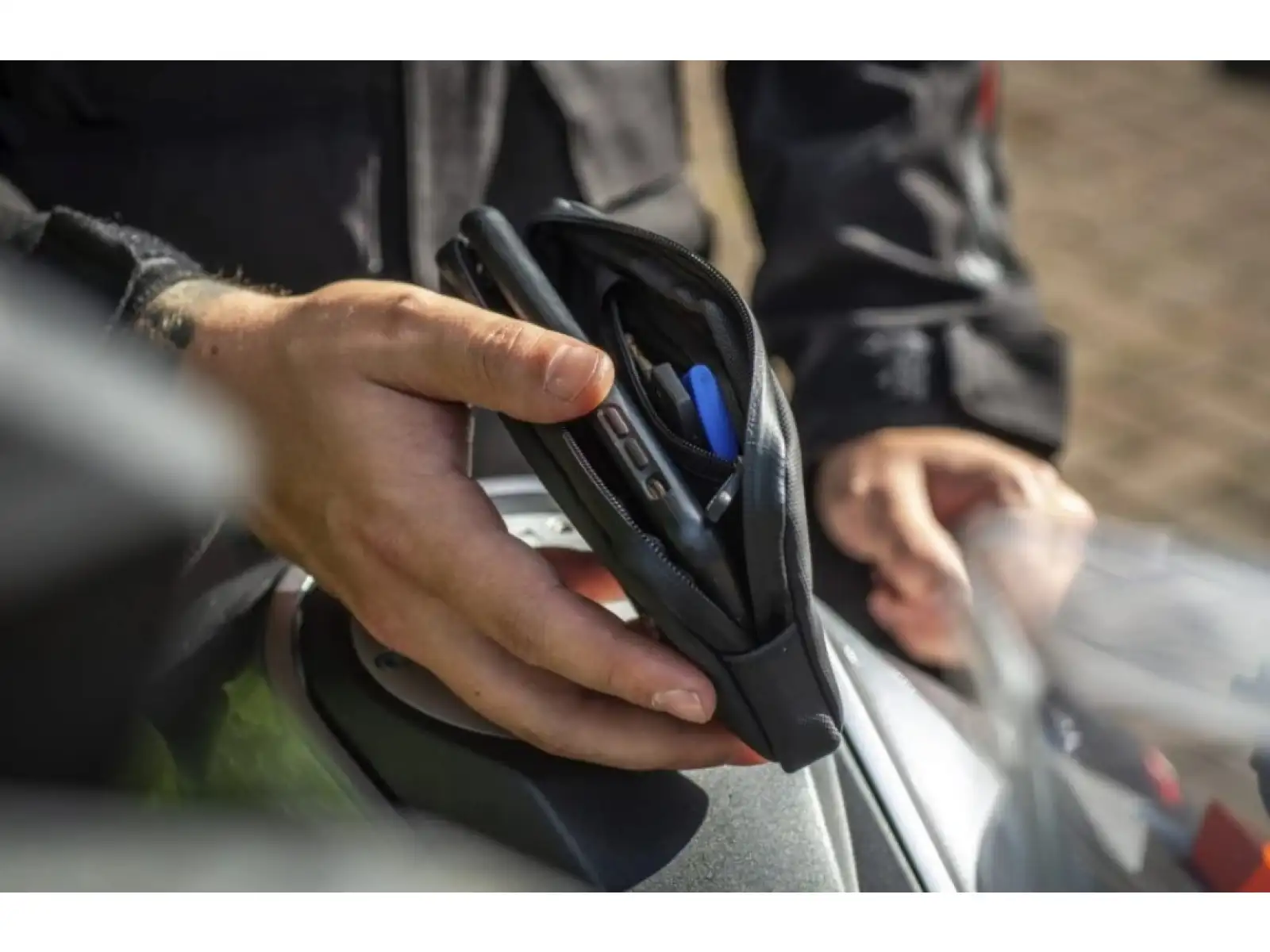 Muc-off Rainproof essentials case obal na telefon