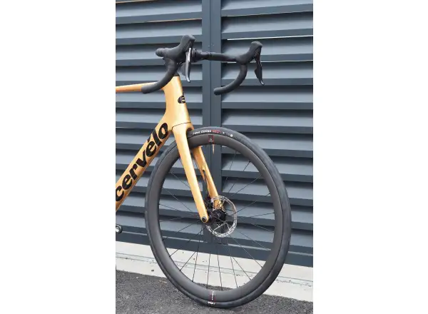 Cervélo Soloist Force eTap AXS silniční kolo gold dust