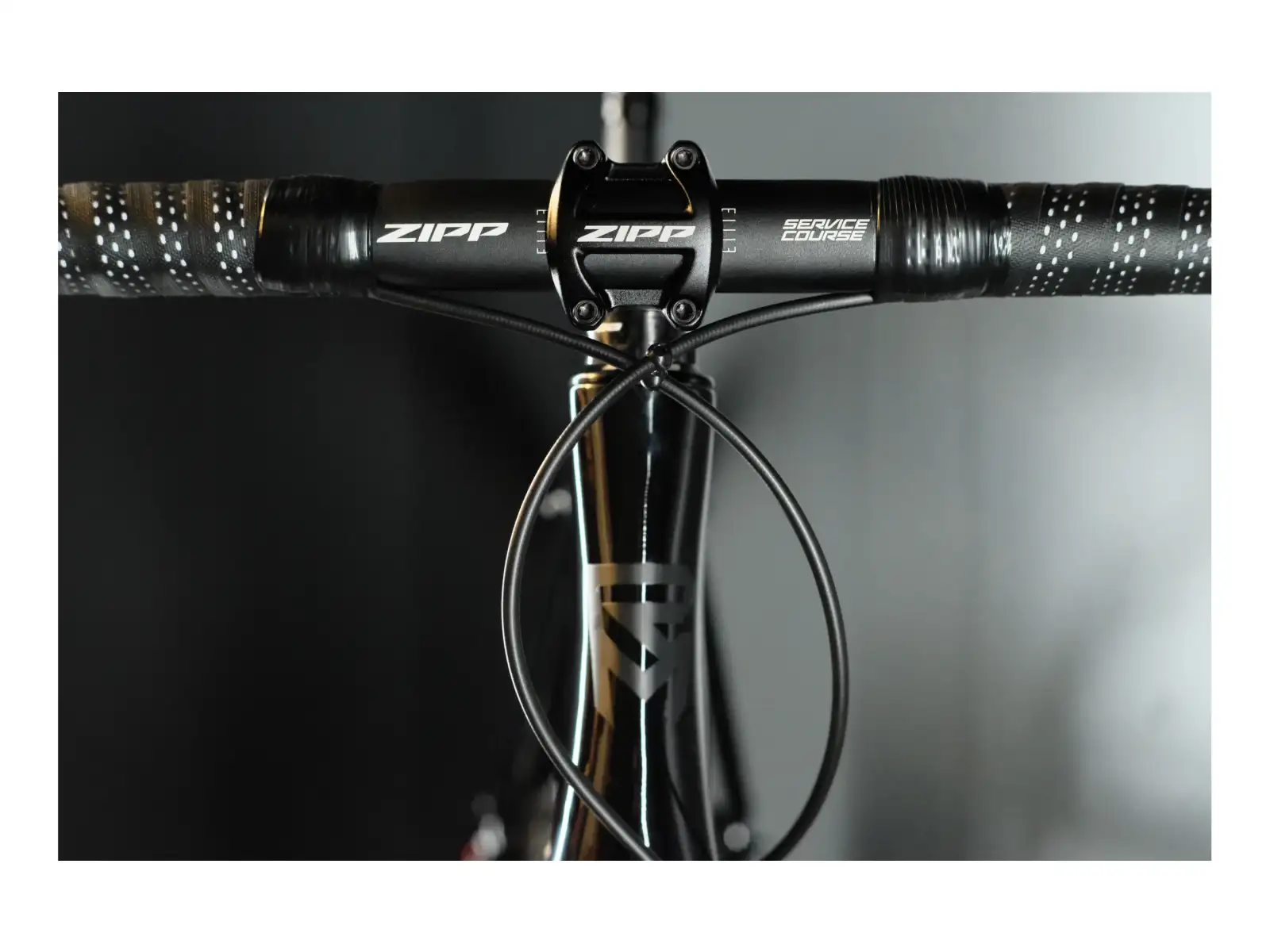 Rock Machine Gravelride CRB 900 AXS gravel kolo Stealth Black VZOREK