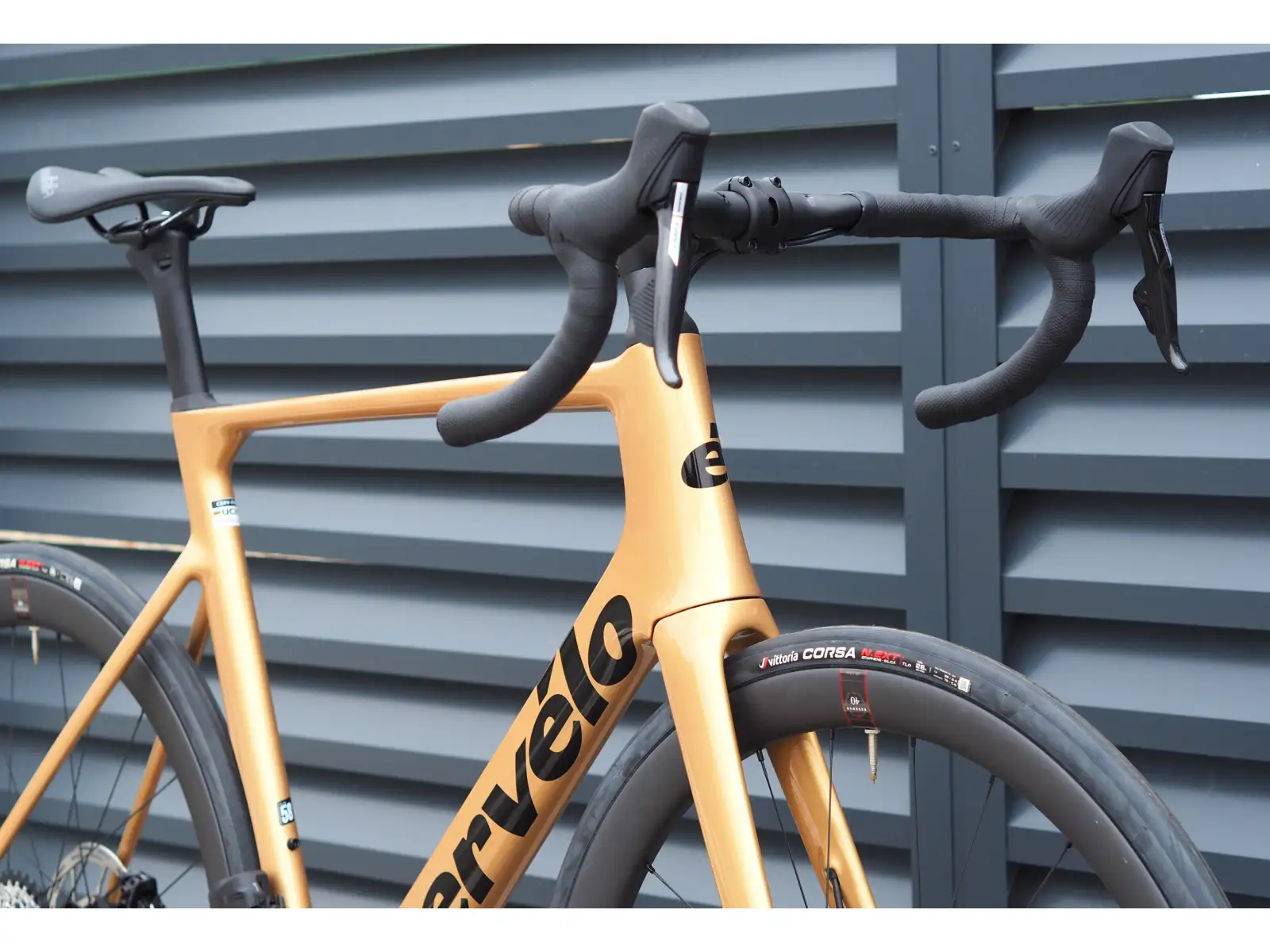 Cervélo Soloist Force eTap AXS silniční kolo gold dust