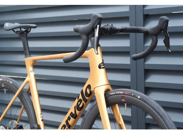 Cervélo Soloist Force eTap AXS silniční kolo gold dust