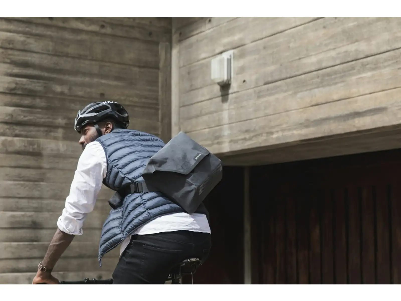 Apidura City Messenger batoh 13"