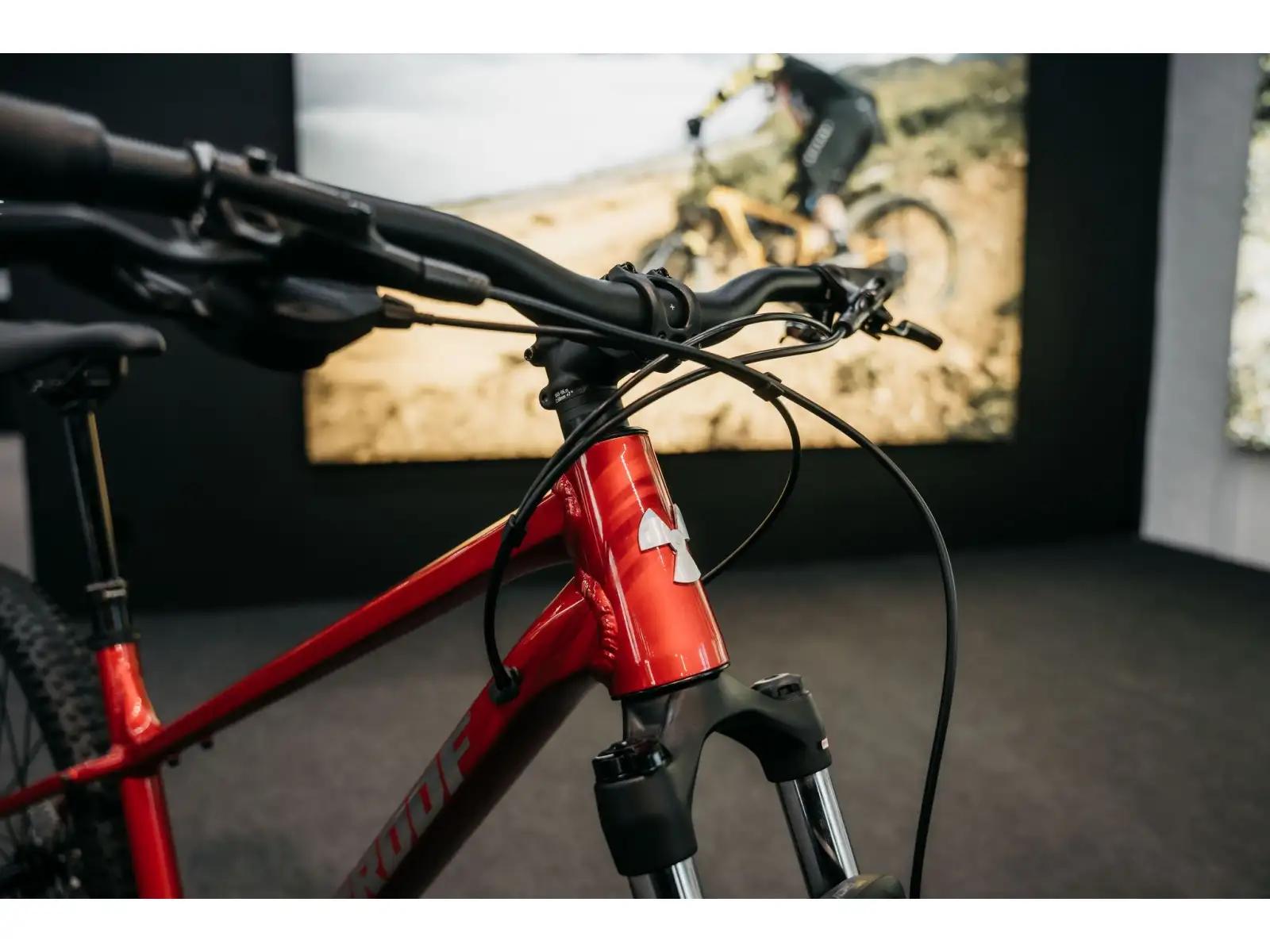 Nukeproof Tracker Comp 275 Cues 1x10 horské kolo Red/Chrome