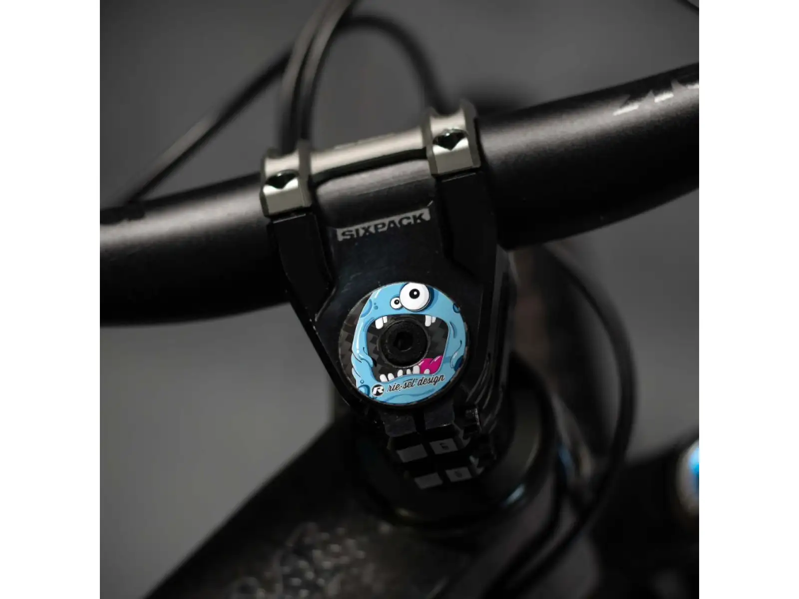 Rie:sel Design Stem:cap víčko hlavového složení Monster Blue