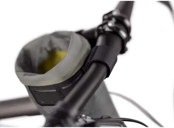 Apidura backcountry food pouch kapsa se síťkou na řidítka 1,2 l