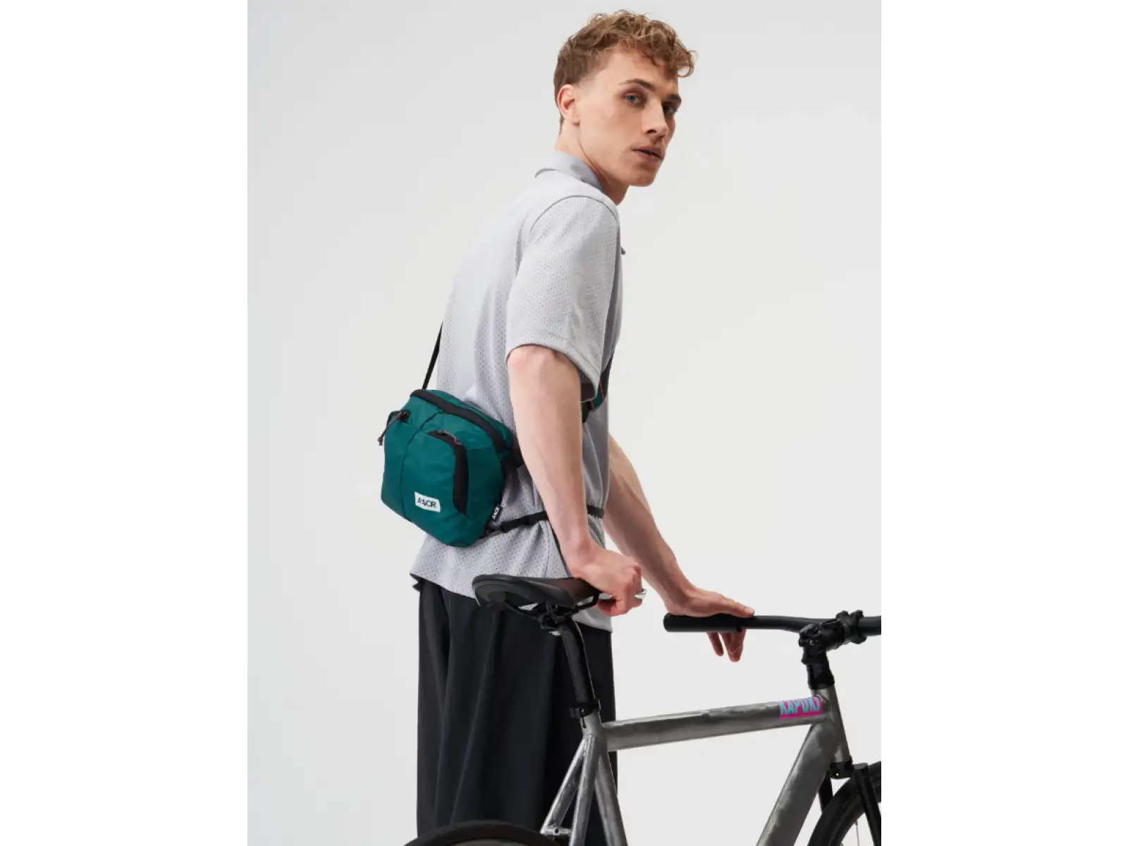 Aevor Sacoche Bag taška přes rameno 4 l Evergreen