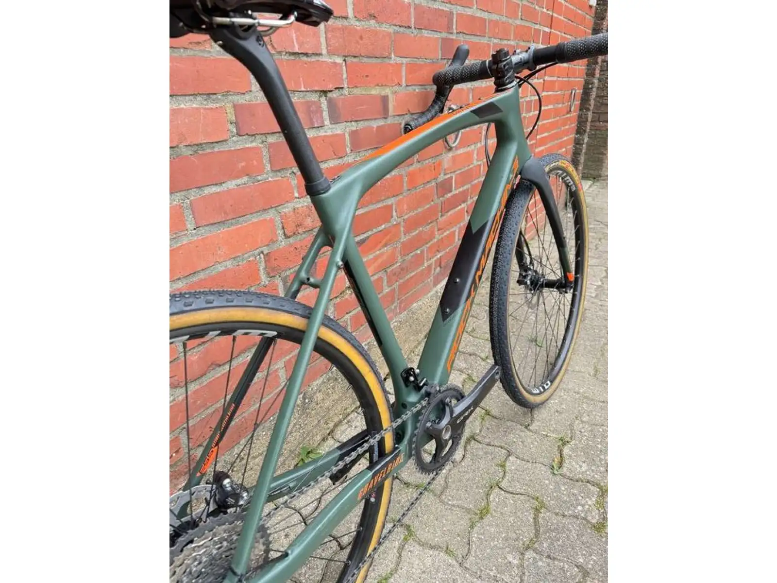 Rock Machine Gravelride CRB 900 khaki/oranžová gravel kolo