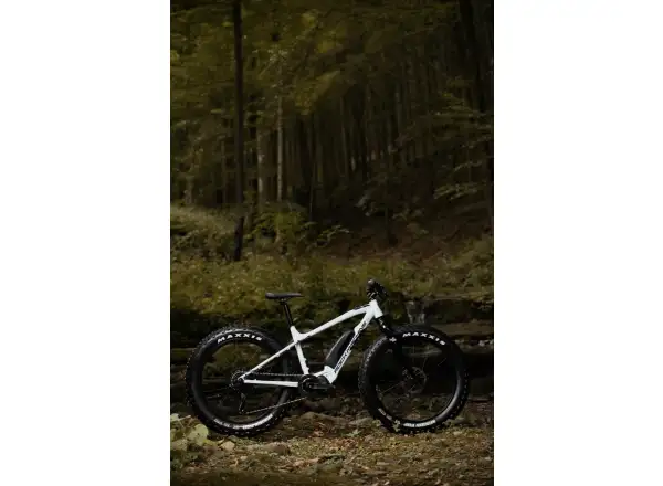 Rock Machine VYÖRY e50 S fatbike elektrokolo Gloss White/Black VZOREK
