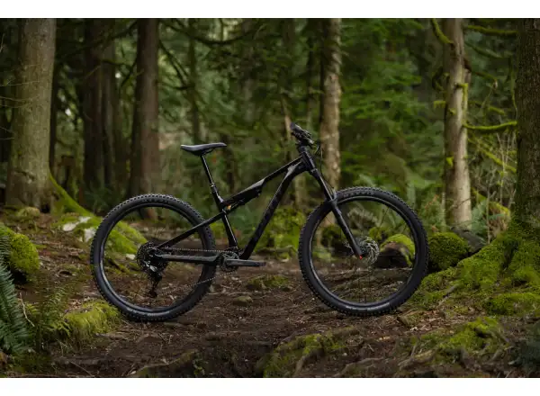 Giant Stance 2026 horské kolo Black
