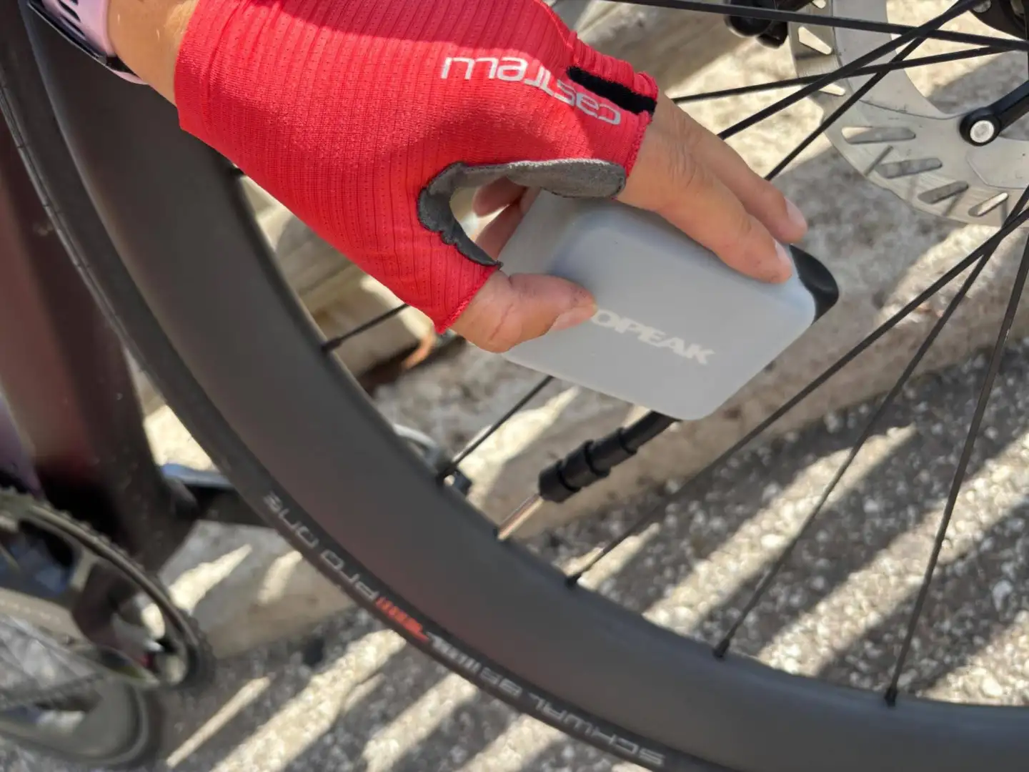 Elektrická pumpa na kolo Topeak vs. Pedalsport