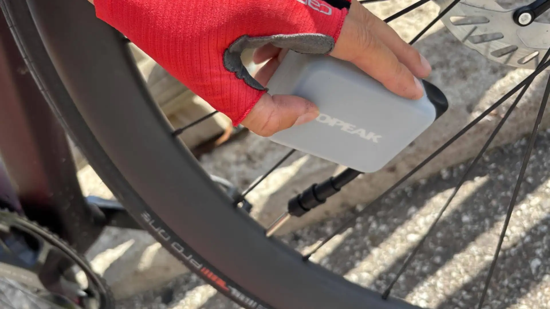 Elektrická pumpa na kolo Topeak vs. Pedalsport