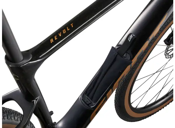 Giant Revolt Advanced 3 gravel kolo Panther