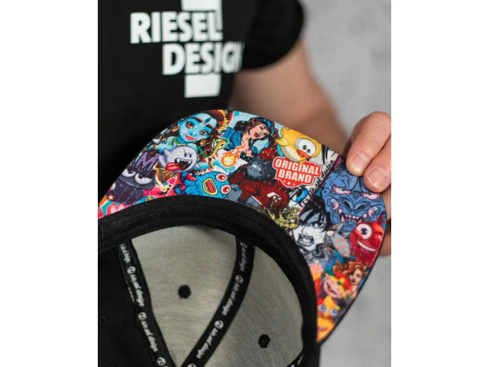 Rie:sel Design kšiltovka stickerbomb