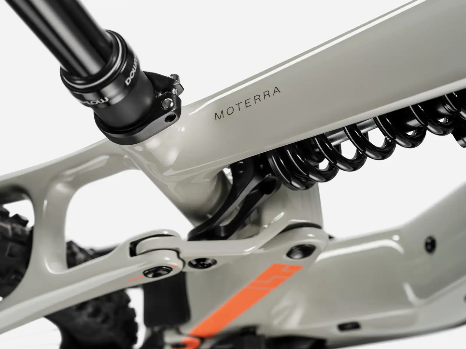 Cannondale Moterra Carbon LT 1 celoodpružené elektrokolo Tiger Shark