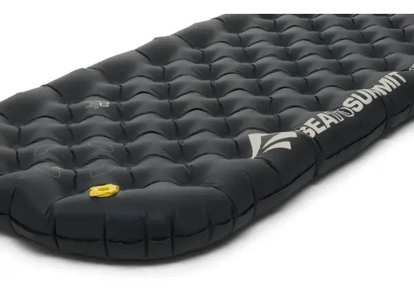 Sea To Summit Light XR Pro Insulated nafukovací karimatka Regular Pirate Black